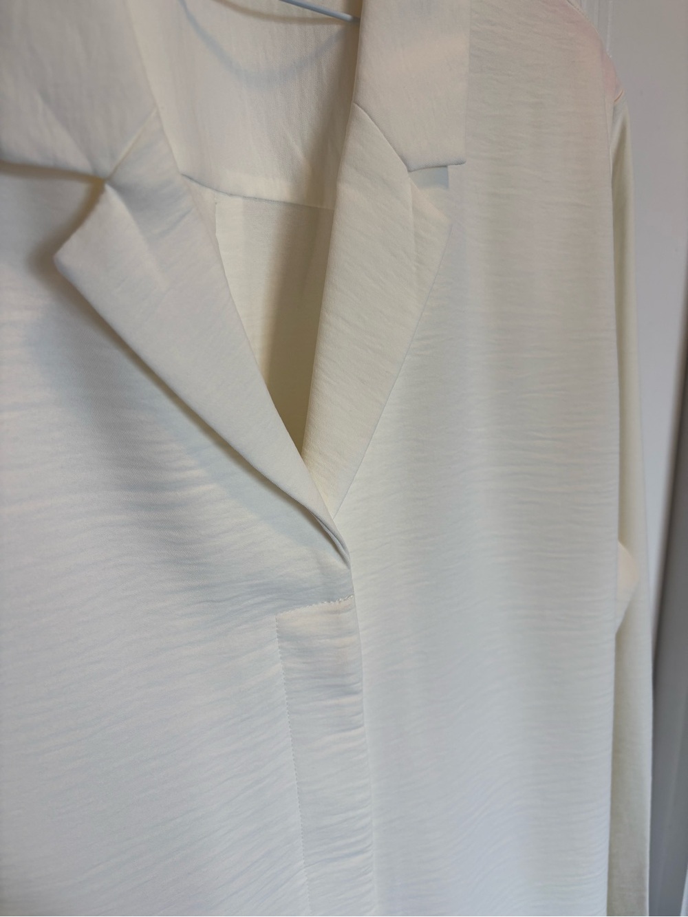 Cream Button-Front Blouse - Picture 4 of 5